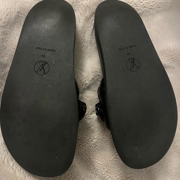 Louis Vuitton Leather Chain-Link Accents Slides - Picture 7 of 16